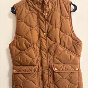 J.Crew Women's Quilted Signature Puffer Vest in Dark Nutmeg Size Medium